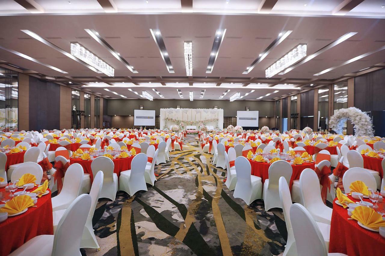 Harper Palembang By Aston Hotell Eksteriør bilde